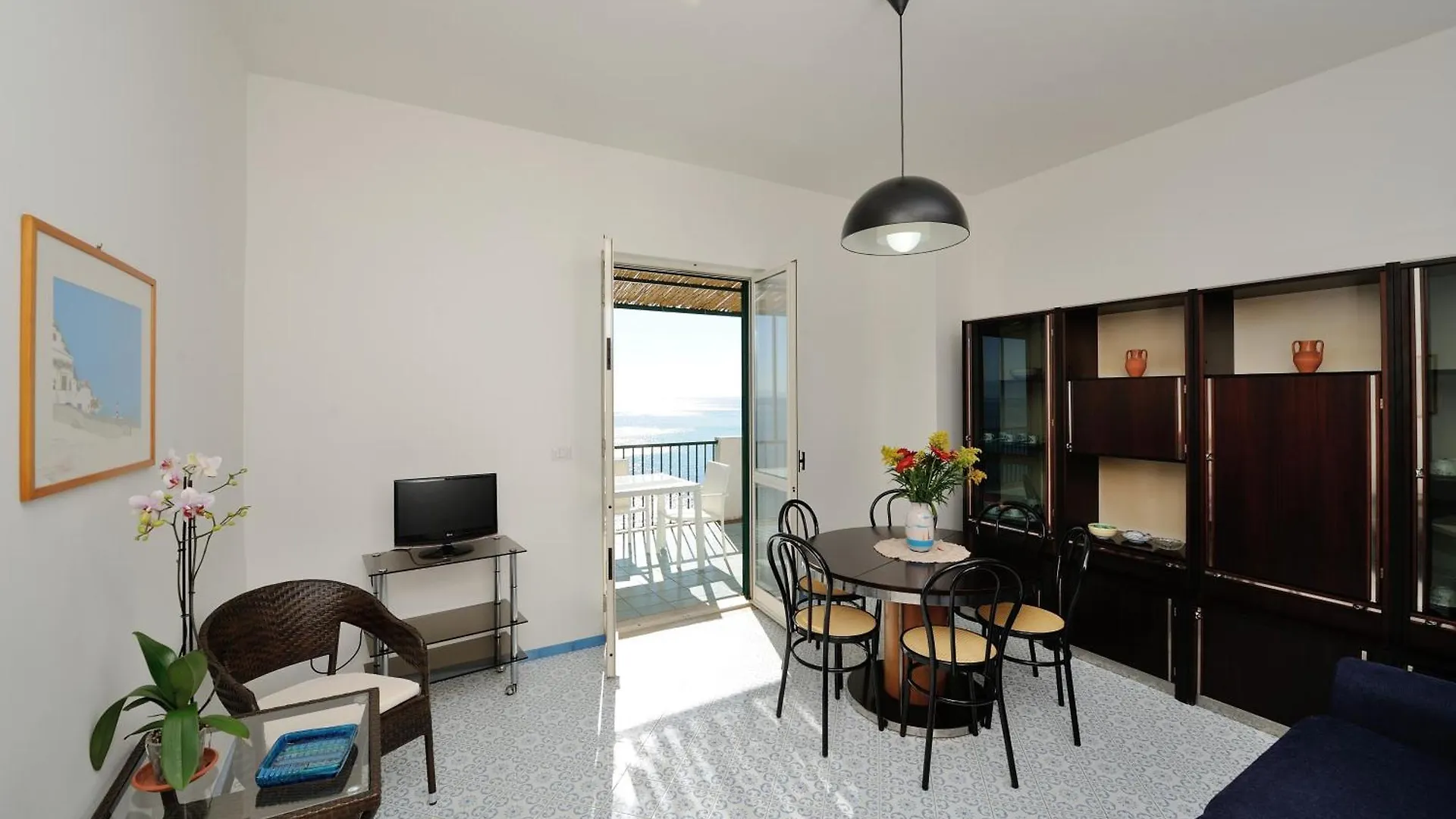 Amalfi Blue Flowers B Apartment